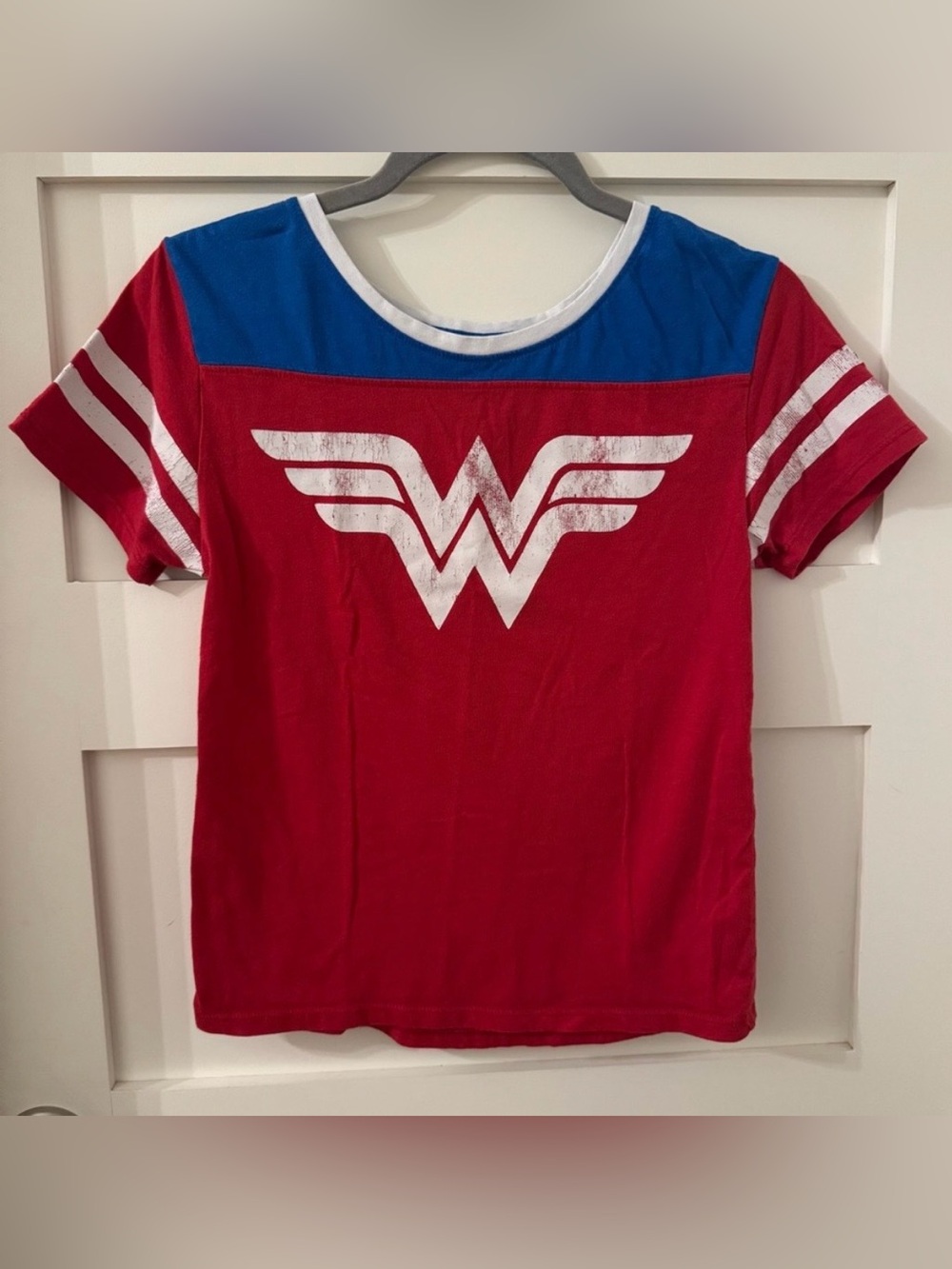 DC Comics Wonder Woman Logo Graphics Retro T-Shirt!